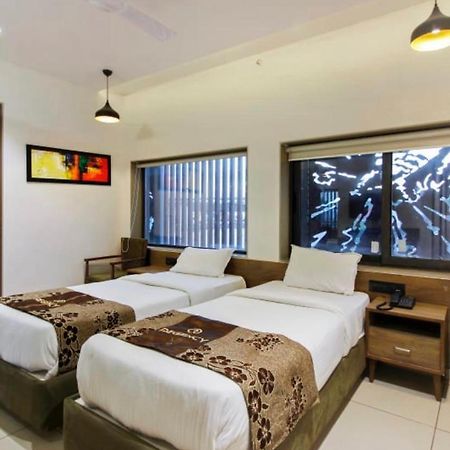 Hotel Regency 수라트 외부 사진