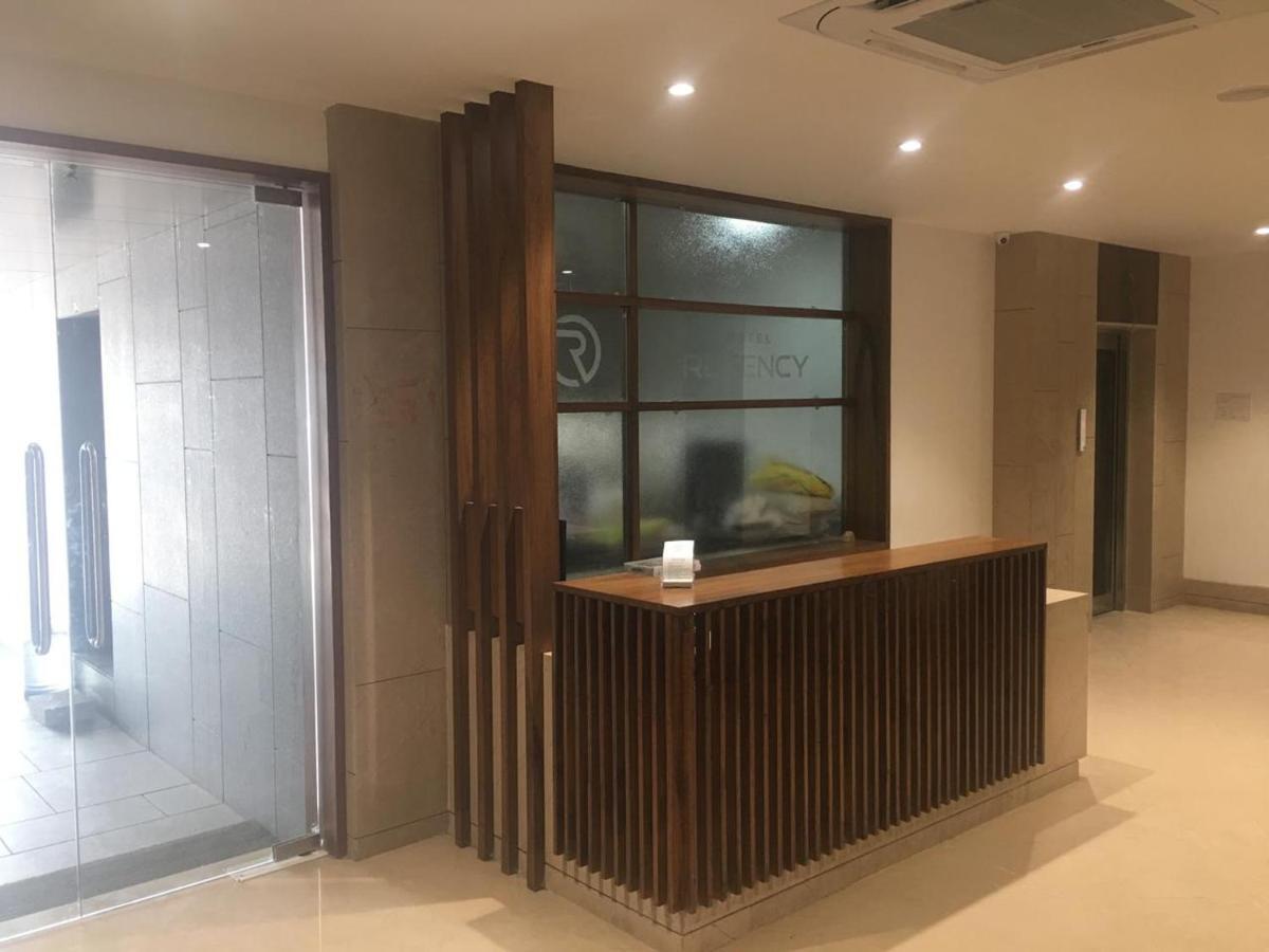 Hotel Regency 수라트 외부 사진