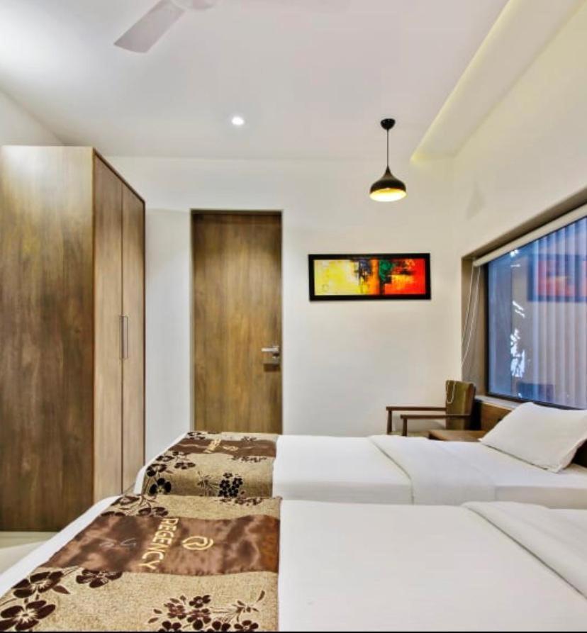 Hotel Regency 수라트 외부 사진